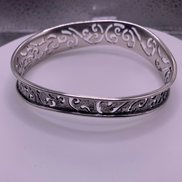 Silpada Vintage Sterling Oxidized Wavy Filigree Oval Bangle - Picture 9 of 11